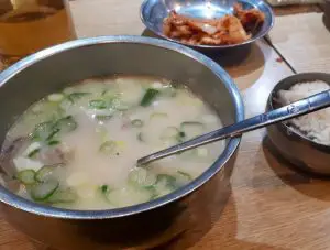 Seollongtang (beef soup)
